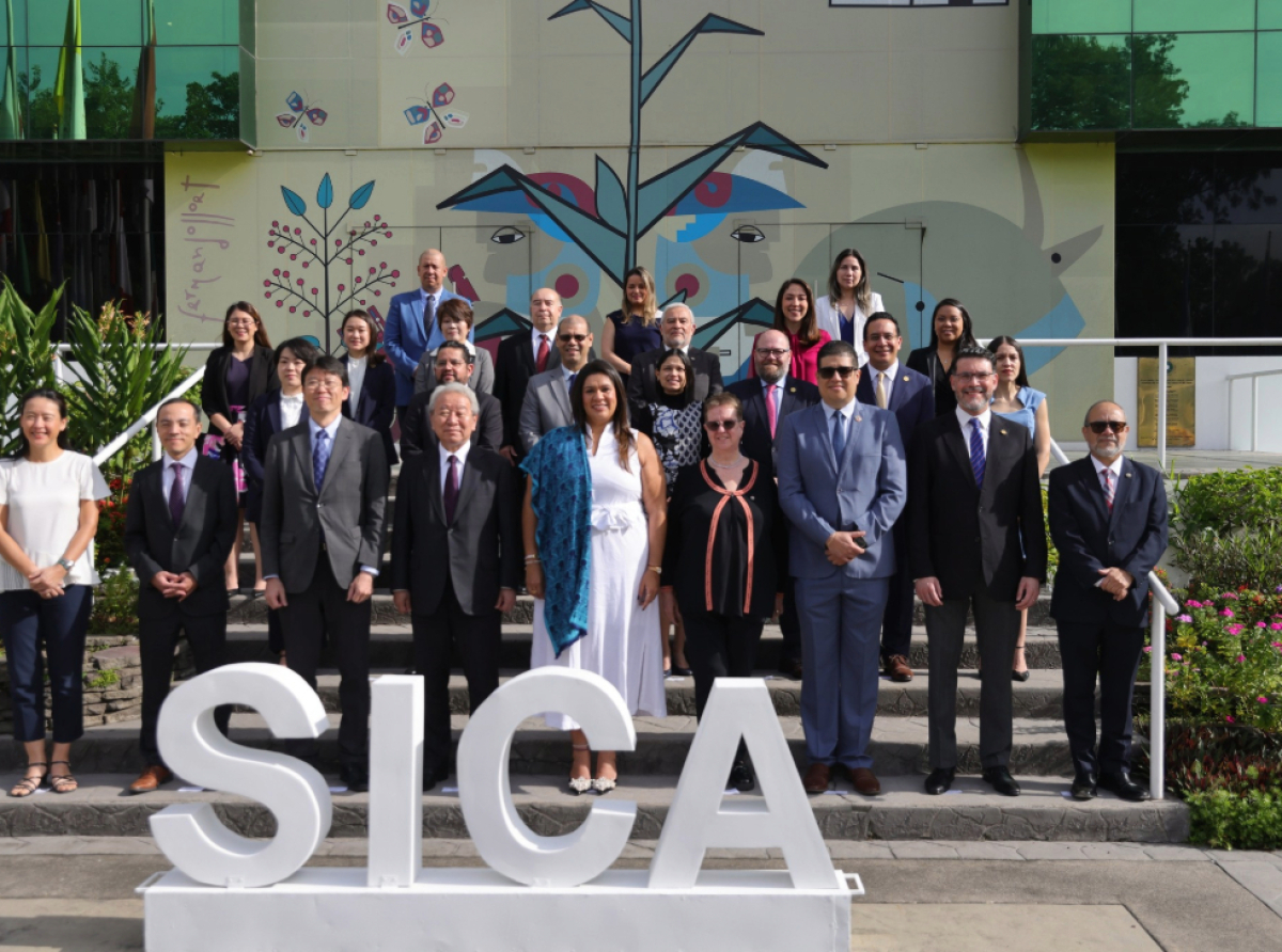 Formamos parte del encuentro con el Presidente de la Agencia de Cooperación Internacional del Japón.