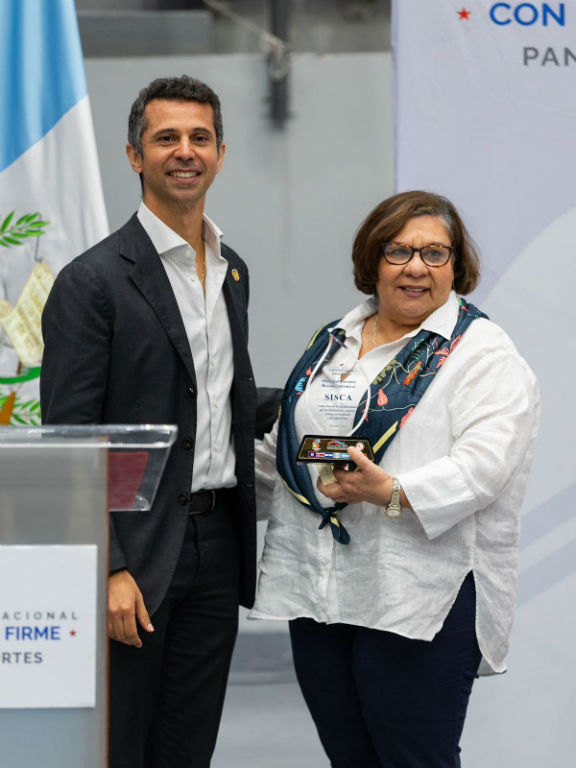 Recibimos un reconocimiento por aportar al deporte estudiantil centroamericano.