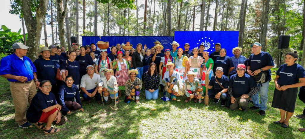 Apoyamos el lanzamiento de componente de Atención a la Persona Retornada Adulta Mayor en El Salvador.